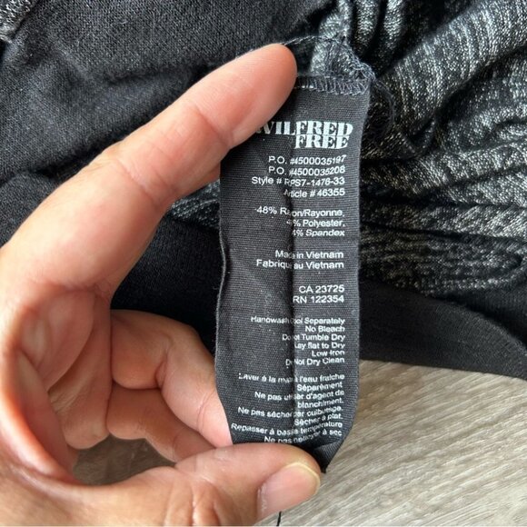 Aritzia Wilfred free Heathered  Black Trim Devinette V-neck Sweater - Picture 13 of 15